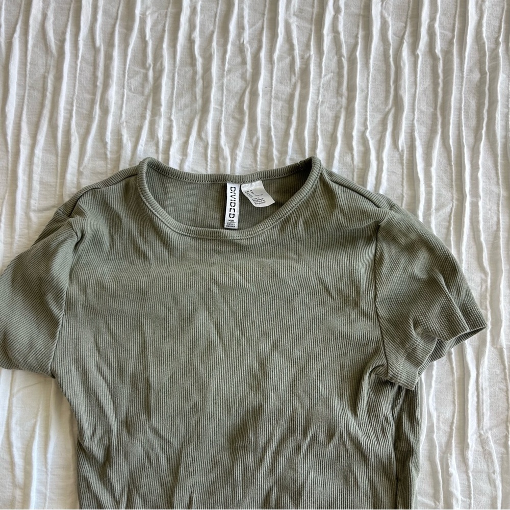 H&M - Green Ribbed T-Shirt - Picture 2 of 3